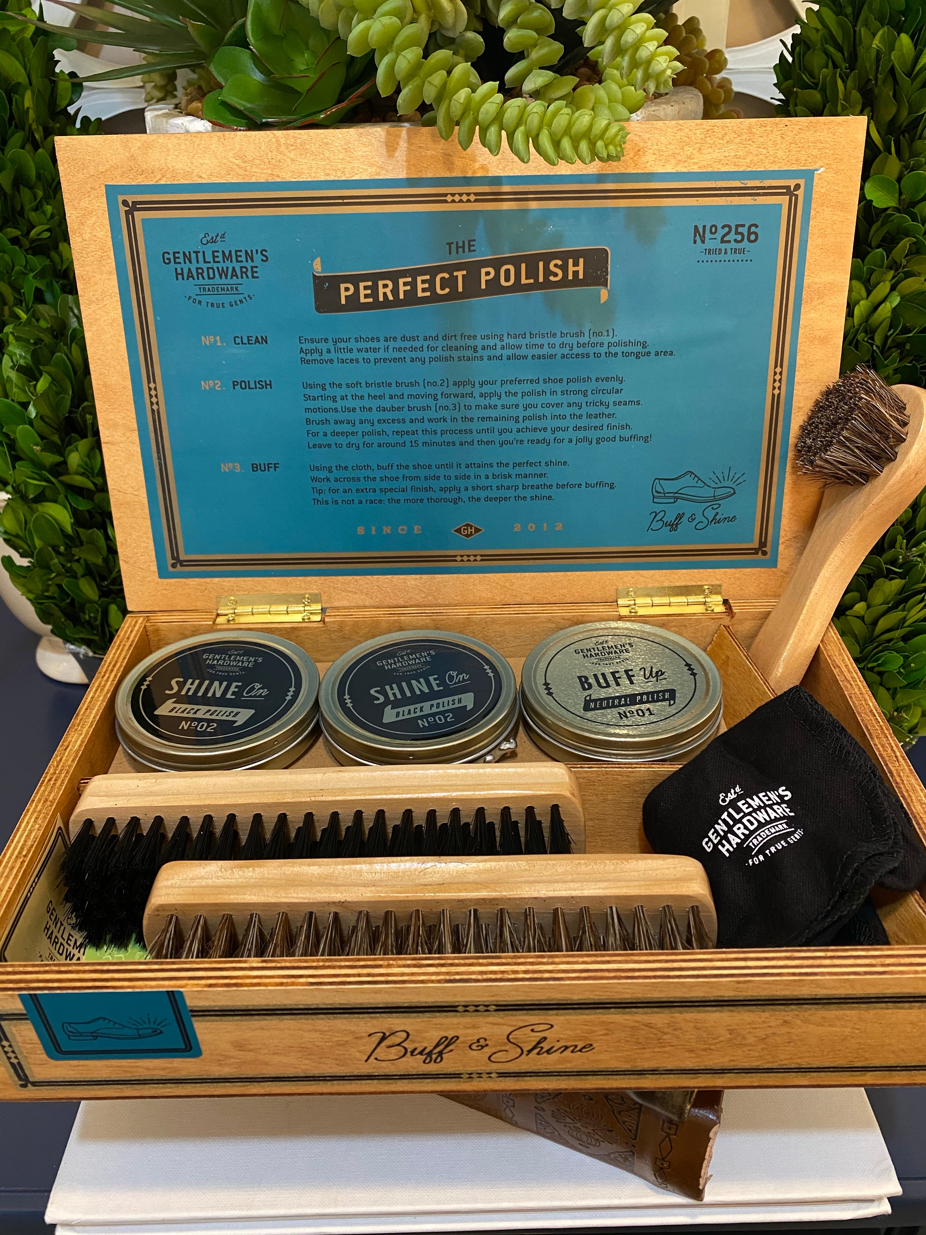 Gentlemen’s Hardware Cigar Box Shoe Shine Kit